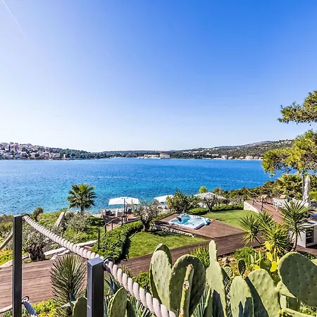 Vista Ii By Interhome Podglavica